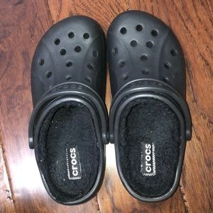 Women 9 furry black crocs